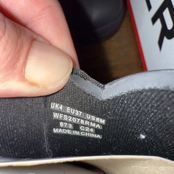 Hunter Woman’s Black Original Chelsea Waterproof Rain Boot- Size 6M - Picture 7 of 9